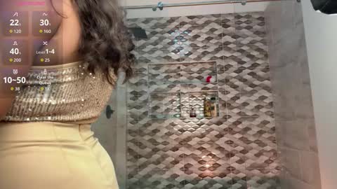 emilyy_cooperr online show from November 1, 2025, 12:18 pm