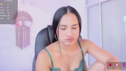 emilyy_kim online show from April 1, 2026, 7:33 pm