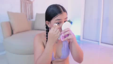 emilyy_kim online show from April 13, 2026, 6:24 pm