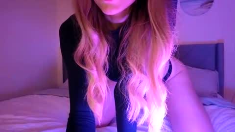Snapshot of emilyy_miller chatting on September 27, 2025, 3:22 am emilly online show from September 27, 2025, 3:22 am