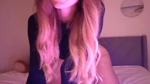 Snapshot of emilyy_miller chatting on October 1, 2025, 2:28 am emilly online show from October 1, 2025, 2:28 am