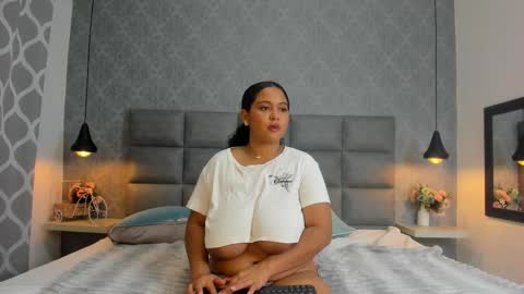 emilyy_r online show from November 13, 2025, 7:46 pm