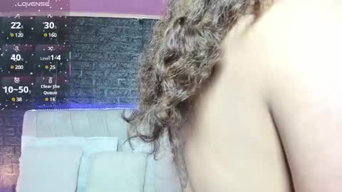 Snapshot of emilyy_sexy01 chatting on February 7, 2025, 10:29 am emilyy_sexy01 online show from February 7, 2025, 10:29 am