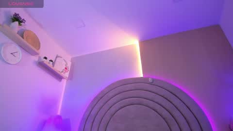 emilyygrey online show from April 1, 2026, 1:41 pm