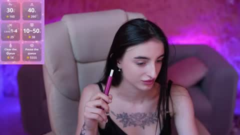 emilyymoon online show from June 12, 2026, 6:23 am