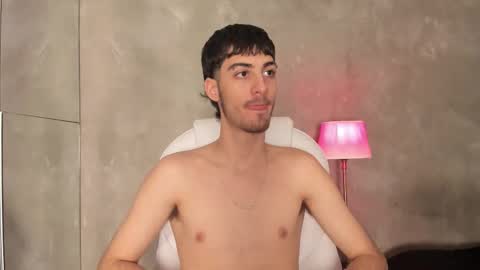 emir_ozan online show from February 19, 2026, 7:32 pm