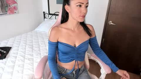 Snapshot of emiril chatting on October 20, 2025, 6:30 pm L i a time online 7am - 1pm Gtm-5 online show from October 20, 2025, 6:30 pm