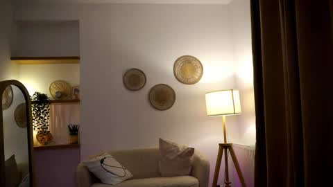 Your Emma online show from March 3, 2025, 10:52 pm