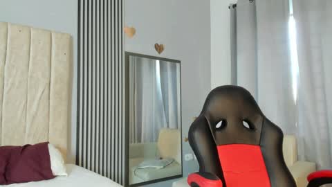 emma_and_aysha online show from July 7, 2026, 9:41 pm