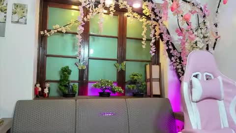 emma_ayala online show from November 24, 2025, 7:13 pm