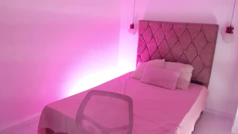 Snapshot of emma_carter2 chatting on February 14, 2026, 6:37 pm E M M A online show from February 14, 2026, 6:37 pm