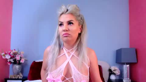 Snapshot of emma_clairex chatting on July 7, 2026, 4:15 am Emma online show from July 7, 2026, 4:15 am