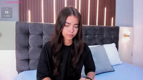 Snapshot of emma_doll7 chatting on January 6, 2026, 12:25 am E online show from January 6, 2026, 12:25 am