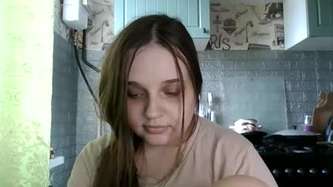 emma_emmochka online show from April 2, 2026, 1:42 pm