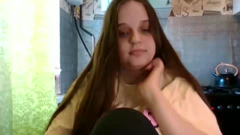 Snapshot of emma_emmochka chatting on May 20, 2026, 8:31 am emma_emmochka online show from May 20, 2026, 8:31 am