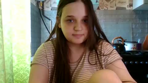 Snapshot of emma_emmochka chatting on May 21, 2026, 8:10 am emma_emmochka online show from May 21, 2026, 8:10 am