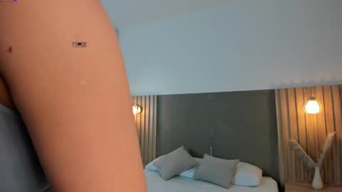 E M M A online show from October 12, 2025, 2:21 am