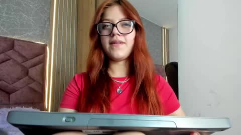 Snapshot of emma_ford1 chatting on February 2, 2025, 9:40 am Emma online show from February 2, 2025, 9:40 am