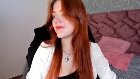 Snapshot of emma_ford1 chatting on February 24, 2025, 9:09 pm Emma online show from February 24, 2025, 9:09 pm