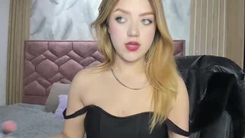 Snapshot of emma_ford1 chatting on October 2, 2025, 4:41 am Emma online show from October 2, 2025, 4:41 am