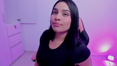 Snapshot of emma_hillton chatting on July 15, 2026, 2:50 am Emma online show from July 15, 2026, 2:50 am