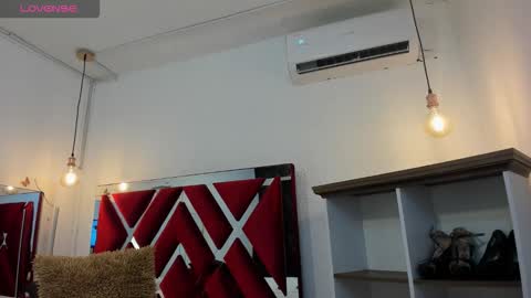 emma_jewl online show from December 2, 2025, 7:09 pm