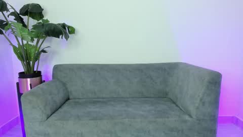 emma julian online show from November 11, 2025, 1:55 pm