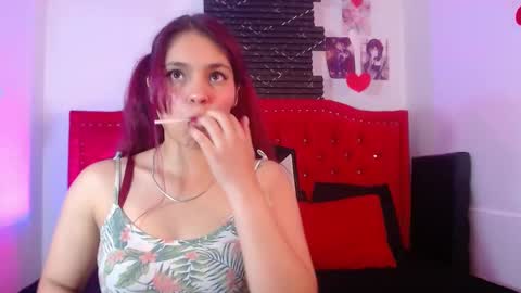 Snapshot of emma_lenox chatting on October 16, 2025, 2:40 pm Sara online show from October 16, 2025, 2:40 pm