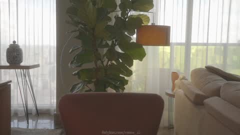 emma_lu1 online show from December 17, 2024, 4:53 pm