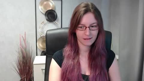 Snapshot of emma_lust94 chatting on December 2, 2024, 10:07 am emma online show from December 2, 2024, 10:07 am