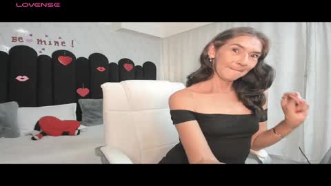 Snapshot of emma_mendoza chatting on February 15, 2025, 12:11 pm Emma online show from February 15, 2025, 12:11 pm