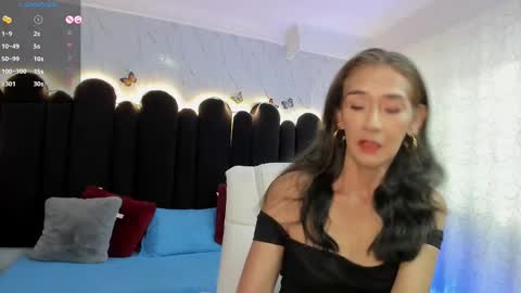 Snapshot of emma_mendoza chatting on September 16, 2025, 12:06 pm Emma online show from September 16, 2025, 12:06 pm
