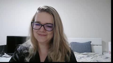 emma_misty_ online show from February 2, 2026, 7:23 pm