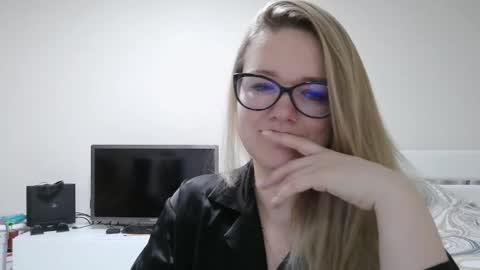 emma_misty_ online show from February 20, 2026, 8:09 pm