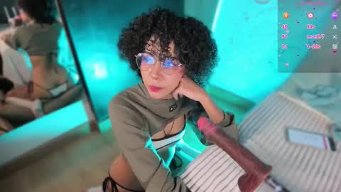 Snapshot of emma_nakamura chatting on September 11, 2025, 10:15 am online show from September 11, 2025, 10:15 am