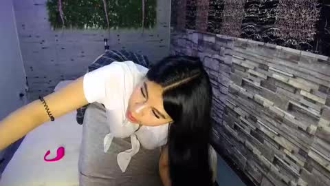 emma_petit07 online show from December 19, 2025, 8:38 pm