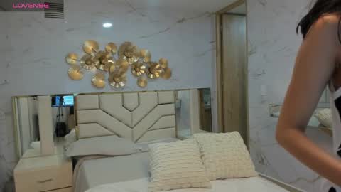 Snapshot of emma_petite4u chatting on December 24, 2024, 10:22 am Emma online show from December 24, 2024, 10:22 am