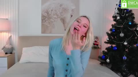 Snapshot of emma_plux chatting on December 22, 2024, 10:28 am Emma online show from December 22, 2024, 10:28 am
