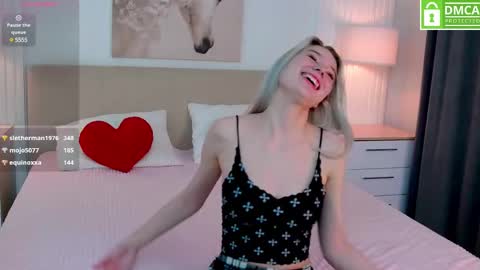 Snapshot of emma_plux chatting on February 23, 2025, 8:11 pm Emma online show from February 23, 2025, 8:11 pm