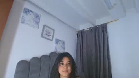 emma_saenz01 online show from July 7, 2026, 11:14 am