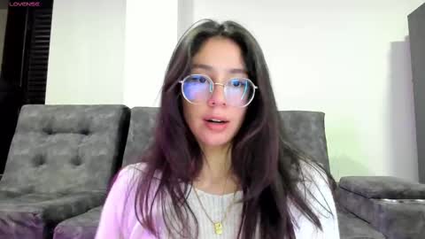 Snapshot of emma_sandovaal chatting on October 6, 2025, 6:11 am Emma online show from October 6, 2025, 6:11 am