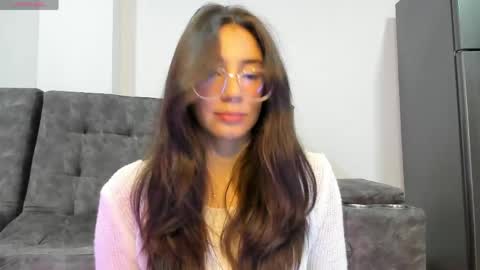 Snapshot of emma_sandovaal chatting on May 18, 2026, 3:35 am Emma online show from May 18, 2026, 3:35 am