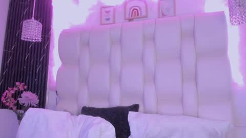 emmaa00_ online show from April 6, 2026, 6:31 pm