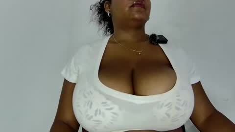 Snapshot of emmaa_5 chatting on November 12, 2025, 1:39 am emma 5 online show from November 12, 2025, 1:39 am