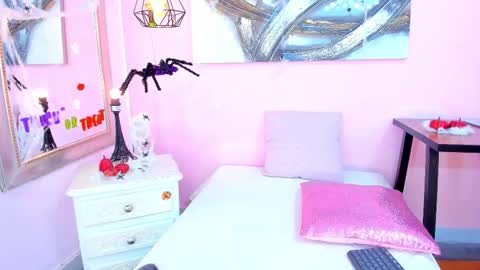 Snapshot of emmaa_sandoval chatting on October 16, 2025, 5:36 pm Emma online show from October 16, 2025, 5:36 pm