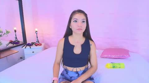 Snapshot of emmaa_sandoval chatting on October 22, 2025, 8:08 pm Emma online show from October 22, 2025, 8:08 pm