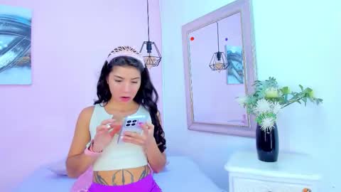 Snapshot of emmaa_sandoval chatting on November 19, 2025, 7:47 pm Emma online show from November 19, 2025, 7:47 pm