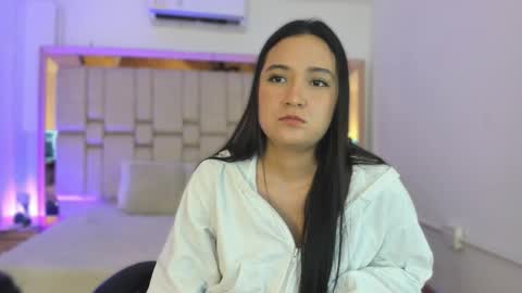 Snapshot of emmabeel chatting on November 8, 2025, 12:05 pm Emma online show from November 8, 2025, 12:05 pm