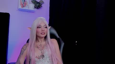 Emma  online show from October 9, 2025, 8:51 pm