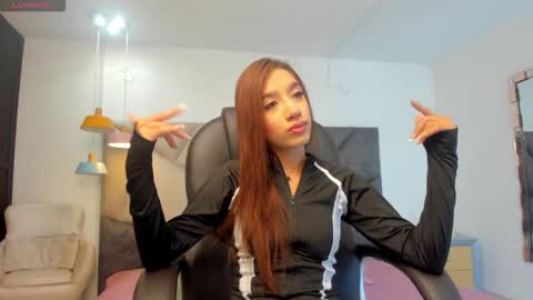 Snapshot of emmacarther chatting on November 9, 2025, 5:44 pm Emma online show from November 9, 2025, 5:44 pm